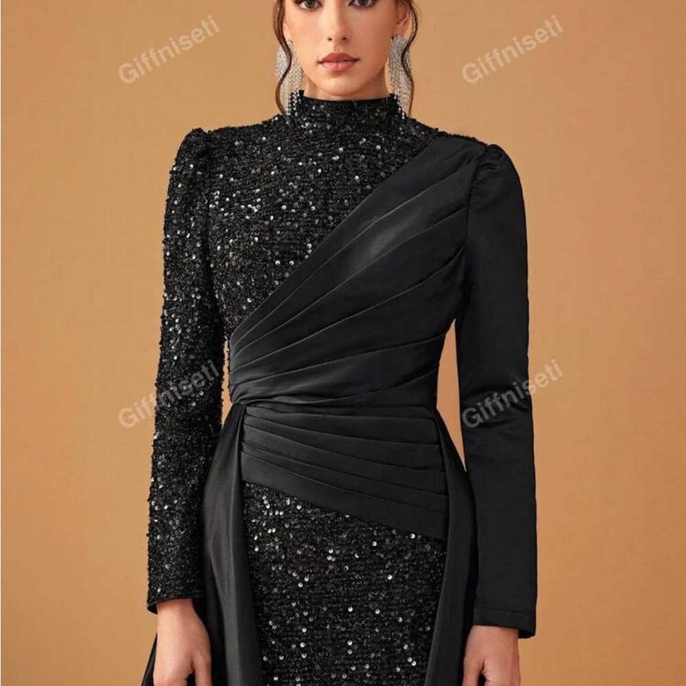 Beautfiul dress size m(6). Worn one time